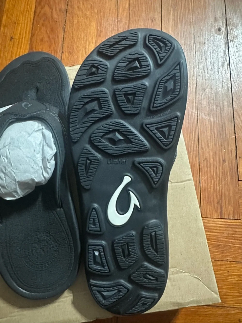 OluKai Men's Black Leather Thong Sandals